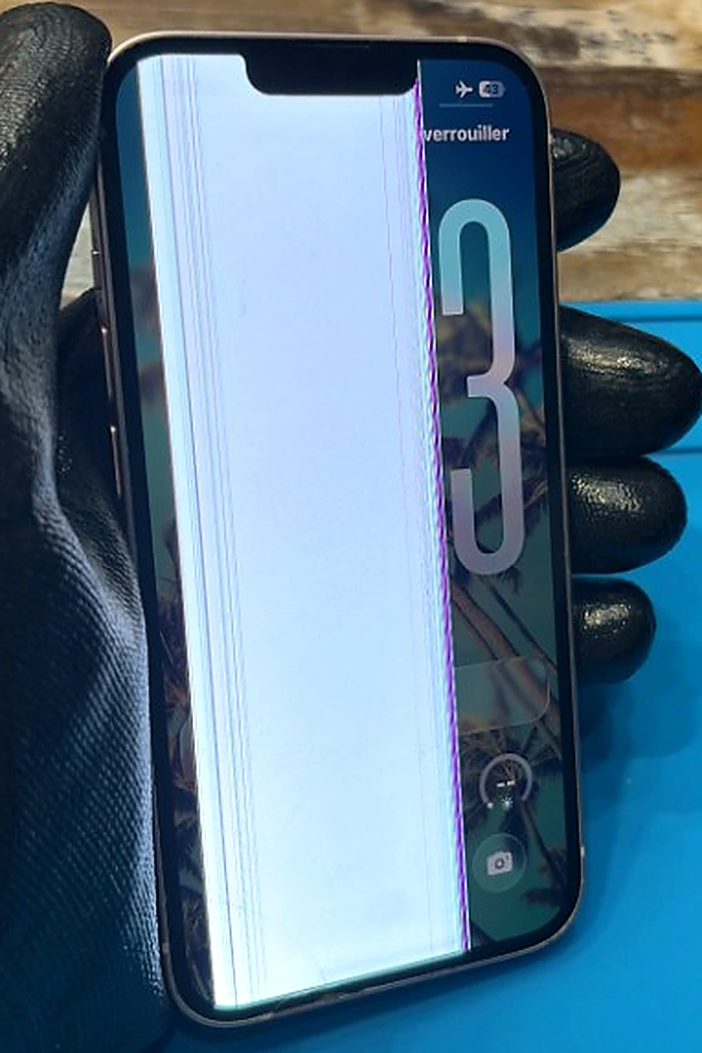 iPhone écran cassé avant réparation