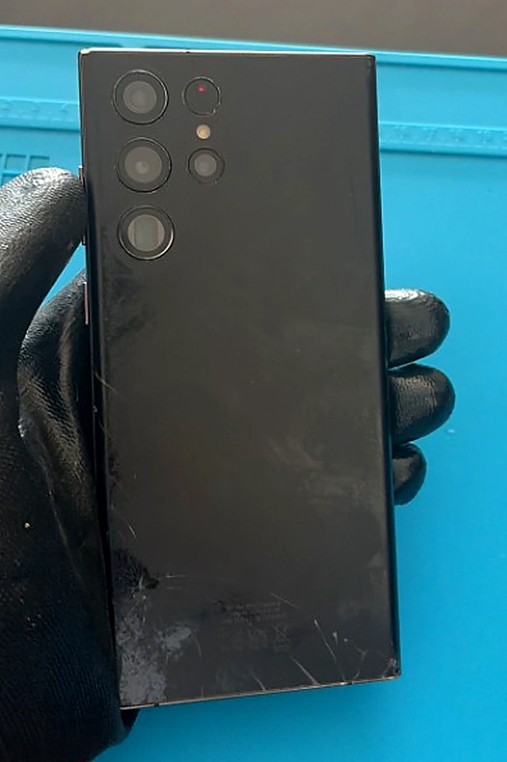 Samsung Ultra vitre arrière cassée avant réparation